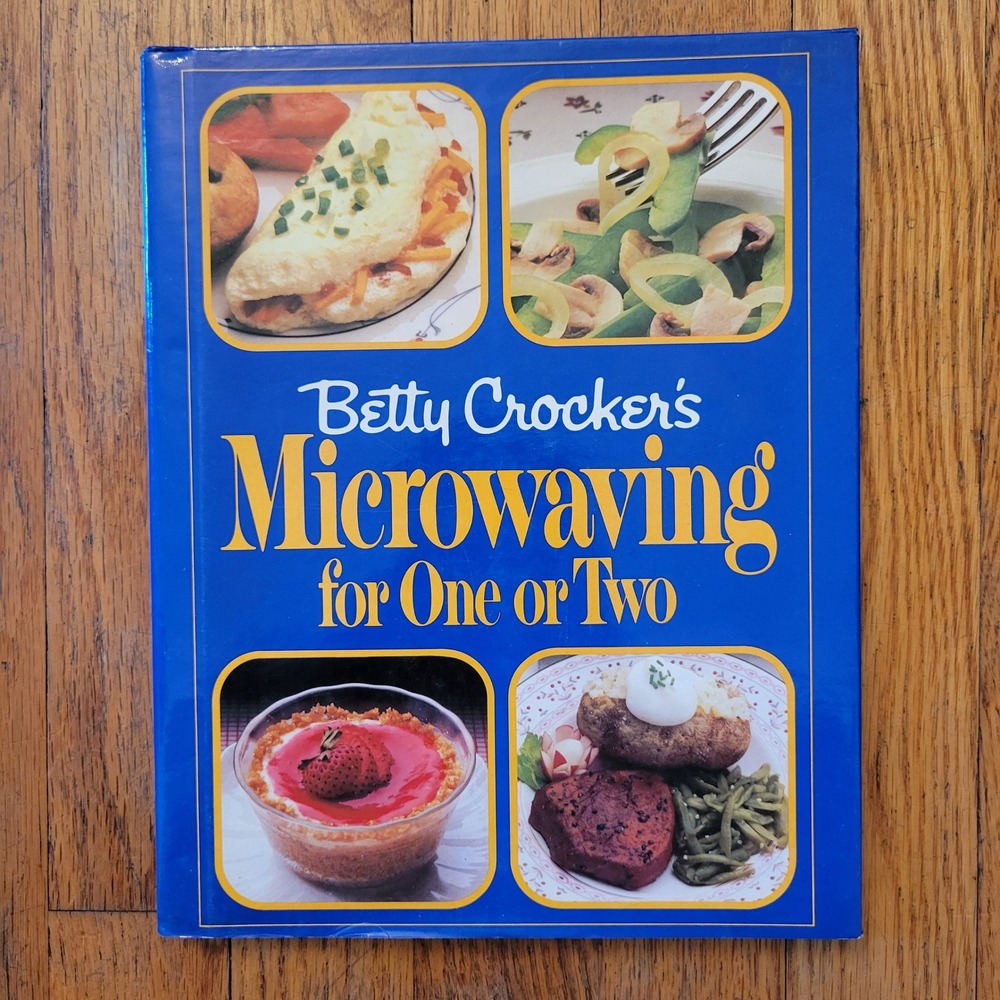 Betty‎ Crocker Cookbook Blue Microwaving for One or Two HC Singles Gift Vintage